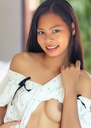 Po Share Her Naked Beauty With You For The First Time