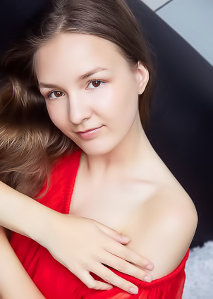 Bellaria Spreads Her Thighs Pussy Lips Open