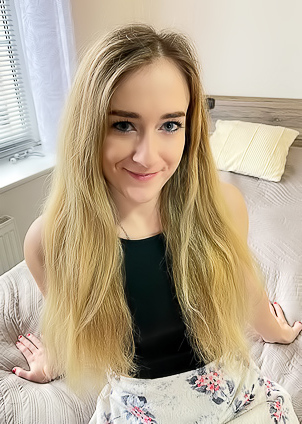 Dee Dee Her Meaty Bare Twat Eats Those Fingers