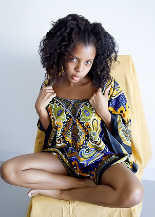 Sukki T Ebony Chick Spreads Her Legs