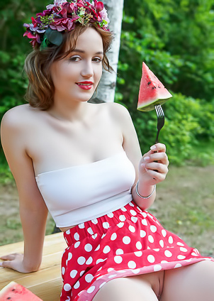 Rokki Her Mouthwatering Curves Sure To Whet Your Appetite