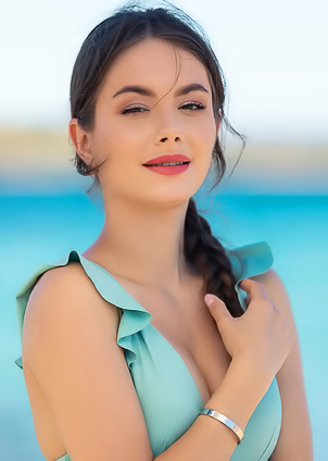 Liz Ocean Tantalizes On The Beach With Whispers Of The Breeze And Bold Moves