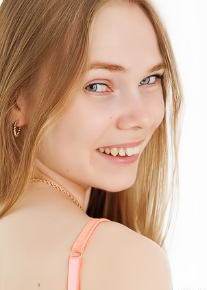Luise Drops The Lingerie And Reveals Natural Beauty