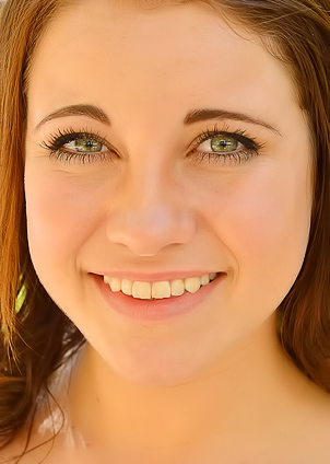 Kinsley FTV Uses Veggie and Silken Toy to Tease and Delight